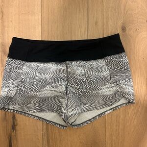 lululemon black band speckled shorts